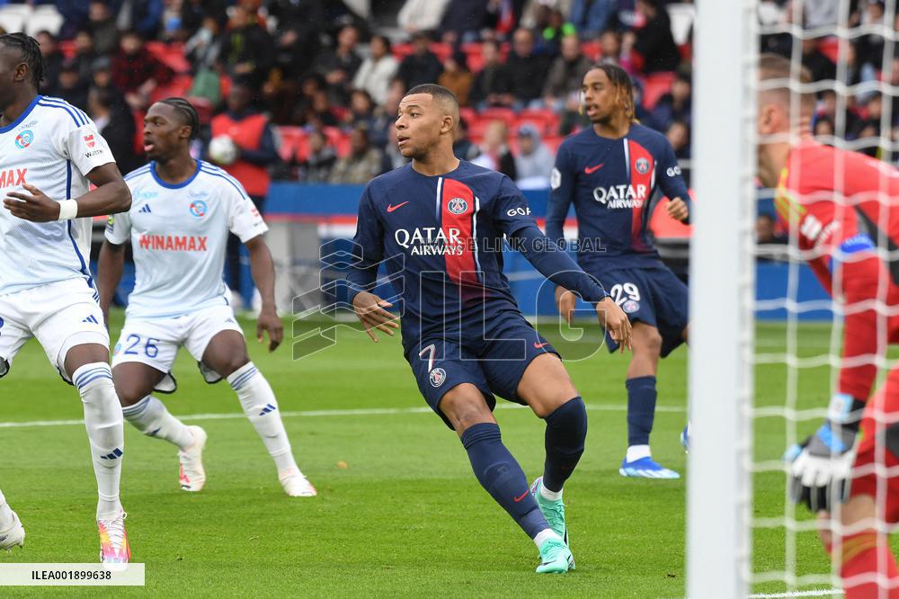 Ligue 1 - PSG v Strasbourg