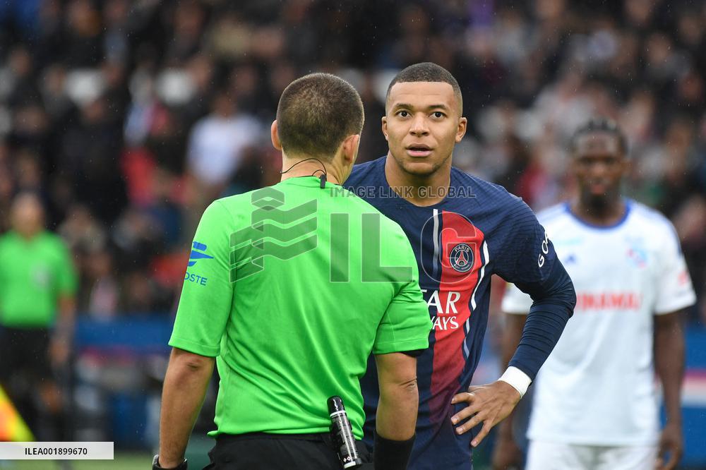 Ligue 1 - PSG v Strasbourg