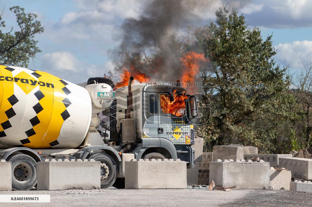 A69 Freeway Protest - Saix