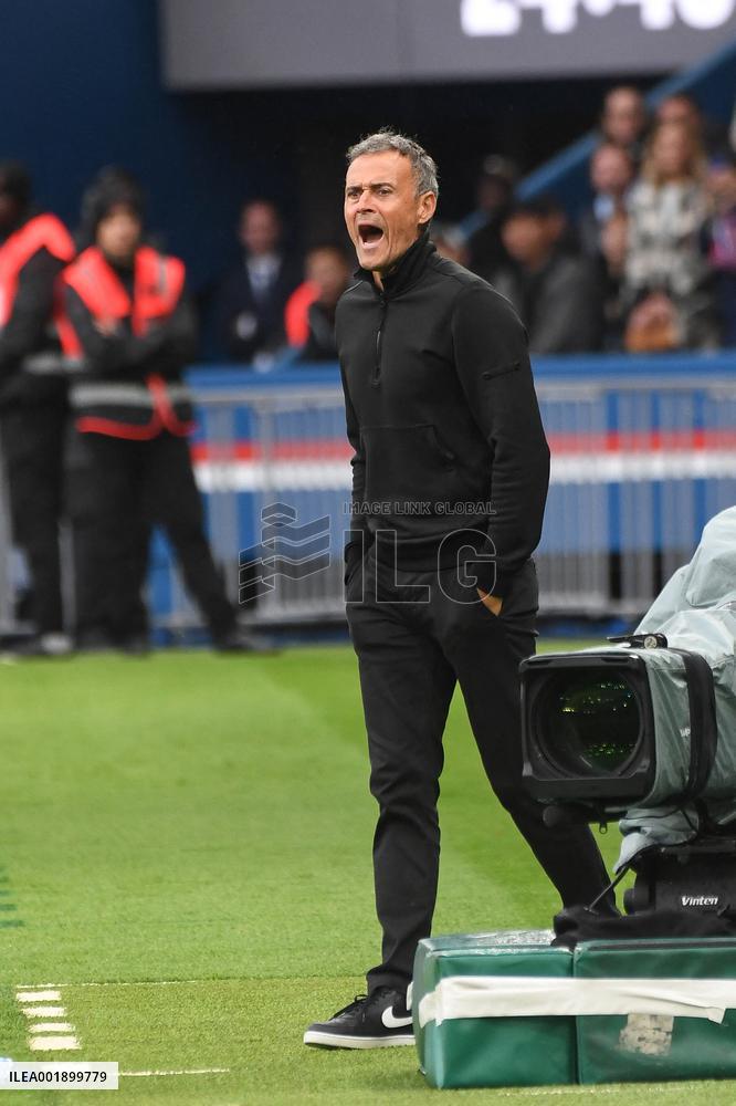 Ligue 1 - PSG v Strasbourg