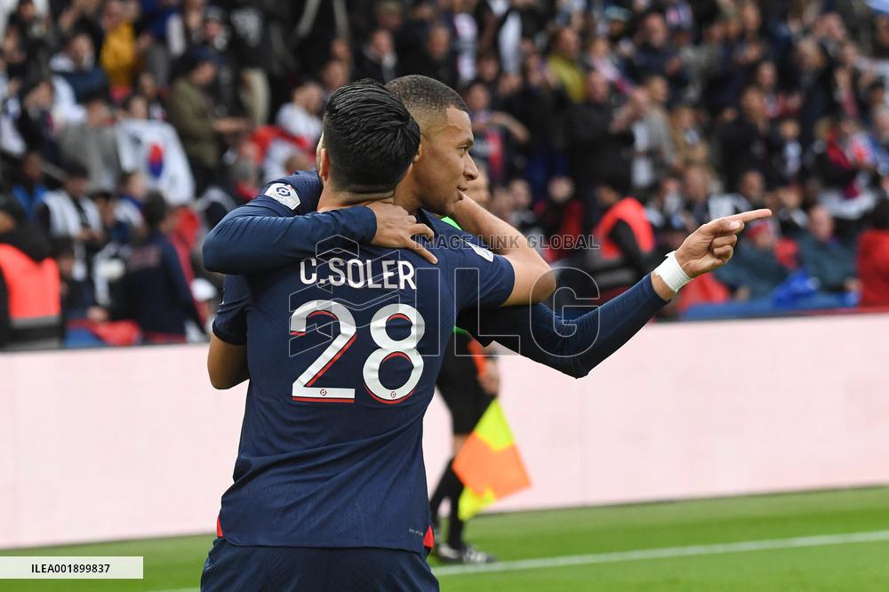 Ligue 1 - PSG v Strasbourg
