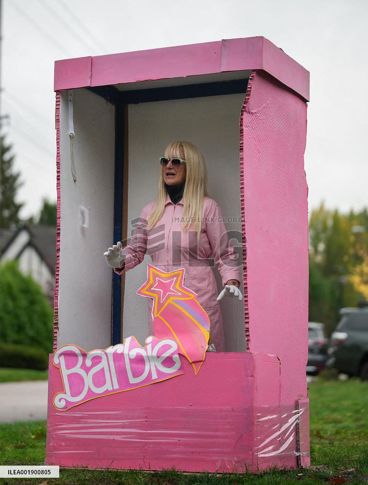 Vancouver Woman Dressed As A Barbie Doll Inside A Box - Canada