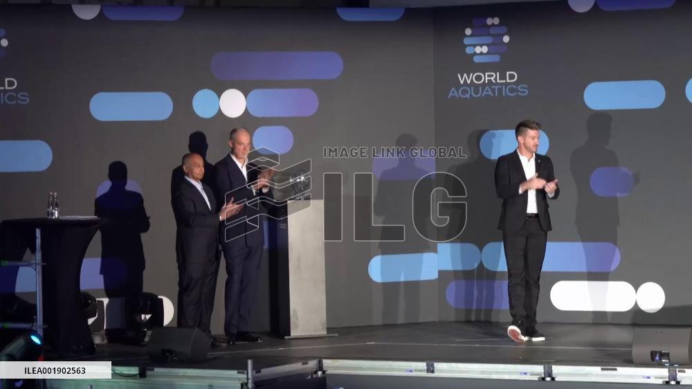 Qin, Mckeown awarded best swimmers of year