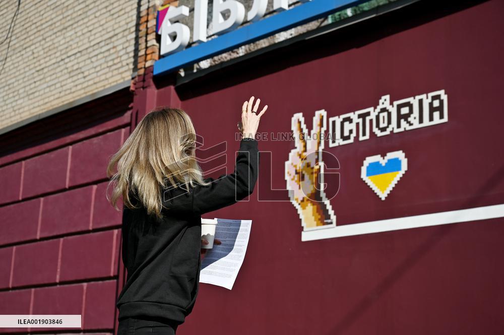 Portuguese artists create street art in support of Ukraine in Zaporizhzhia