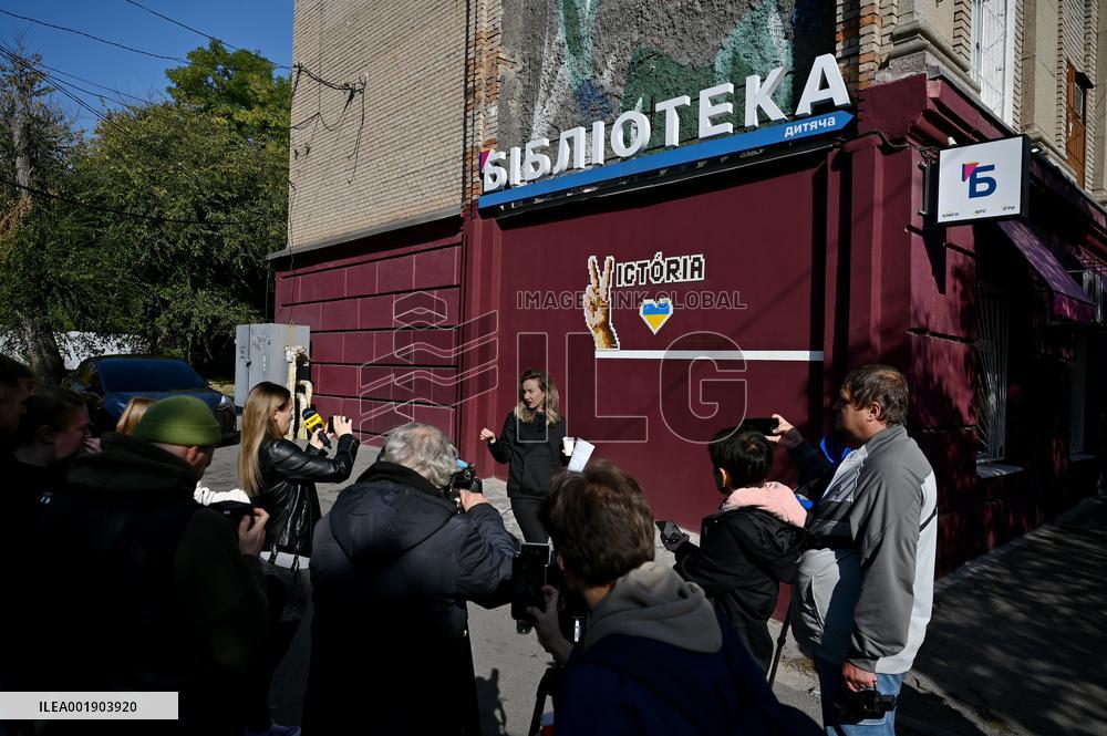 Portuguese artists create street art in support of Ukraine in Zaporizhzhia