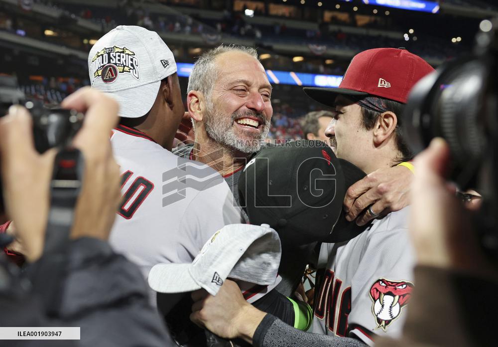 Baseball: Diamondbacks win NL pennant