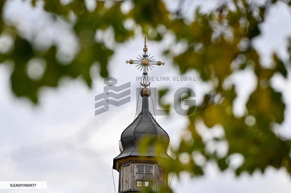 Oldest wooden church of Ukraine in Stara Skvariava village