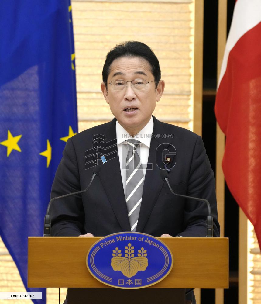 Japanese, Danish premiers hold talks