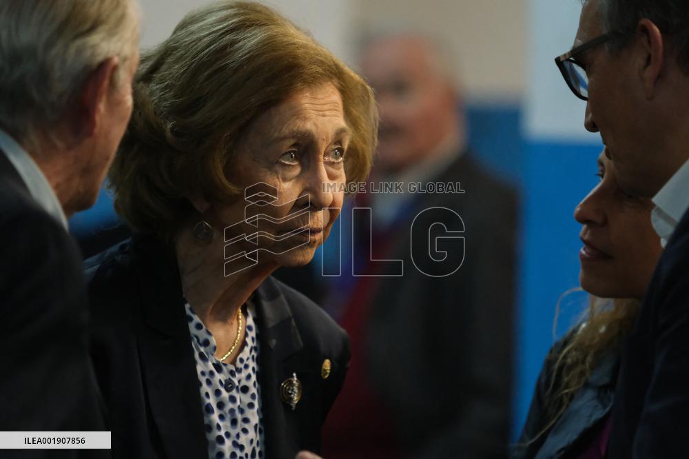 Queen Sofia visits the Banc dels Aliments Foundation