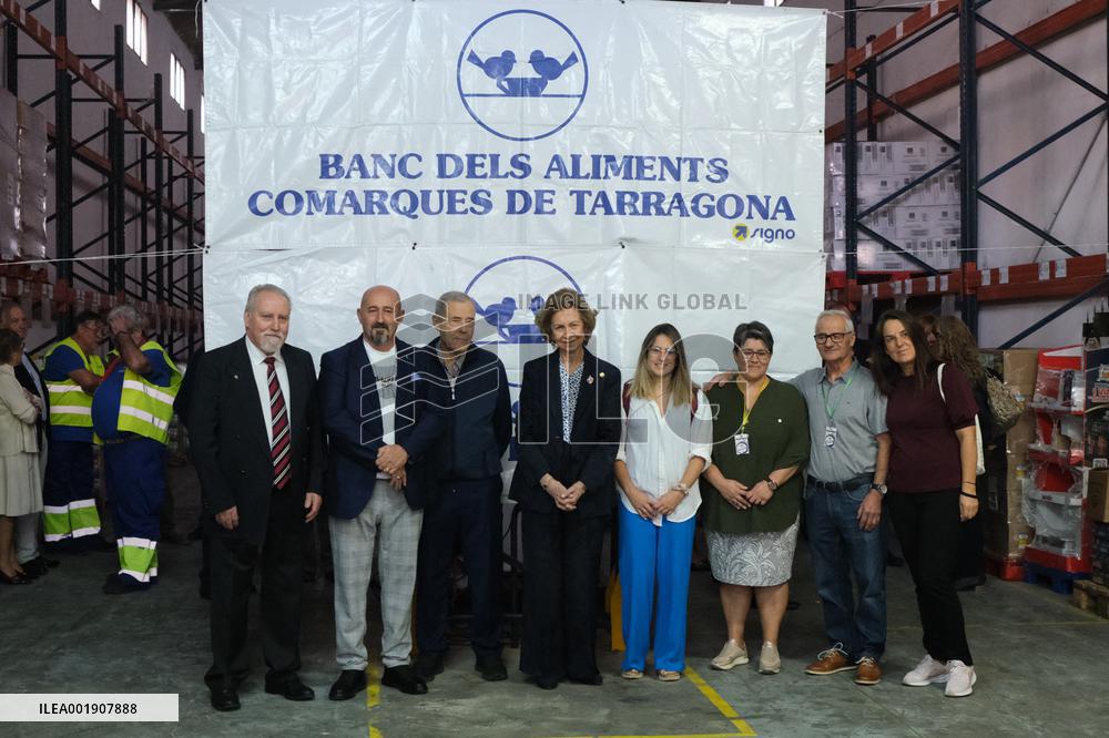 Queen Sofia visits the Banc dels Aliments Foundation