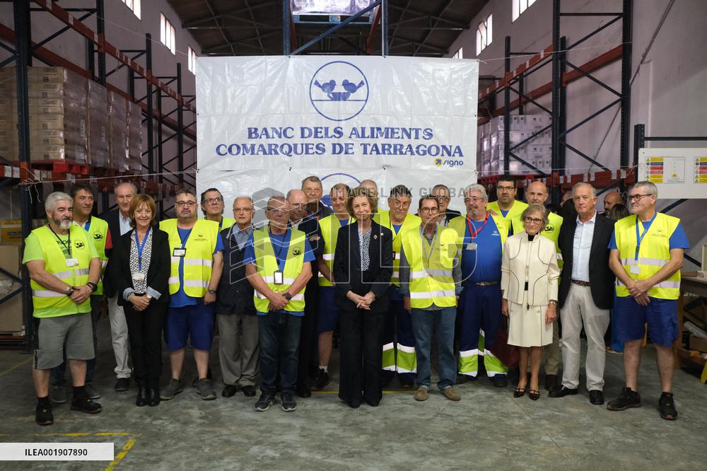 Queen Sofia visits the Banc dels Aliments Foundation