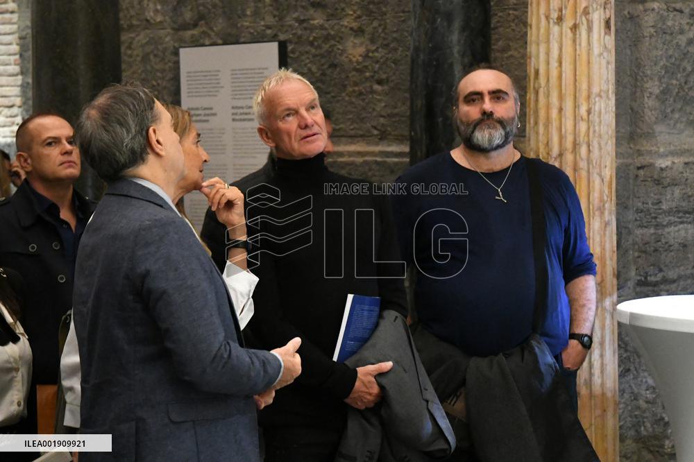 Trudie Styler And Sting At The National Archaeological Museum - Naples