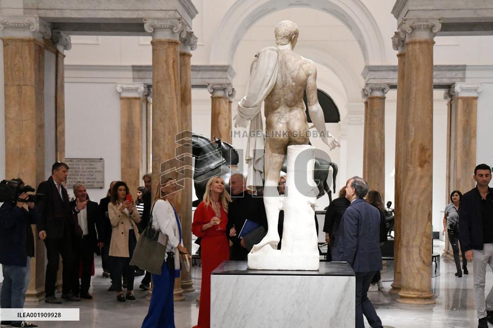 Trudie Styler And Sting At The National Archaeological Museum - Naples