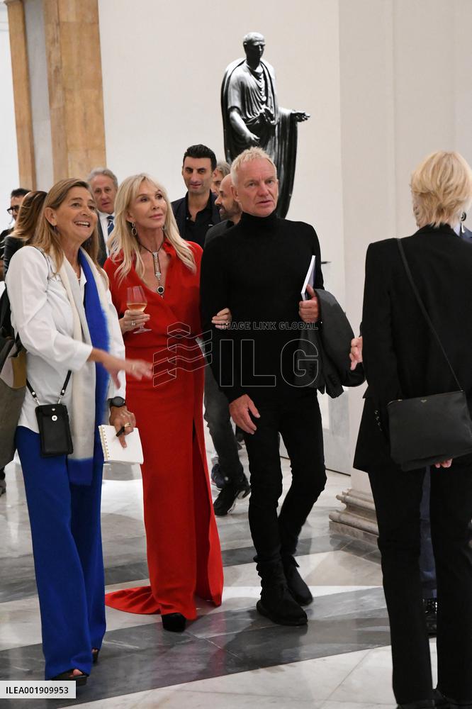 Trudie Styler And Sting At The National Archaeological Museum - Naples