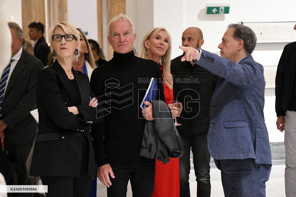 Trudie Styler And Sting At The National Archaeological Museum - Naples