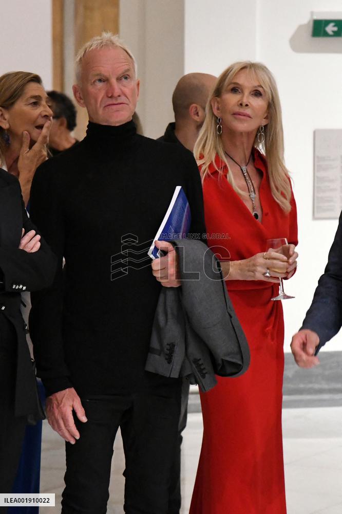 Trudie Styler And Sting At The National Archaeological Museum - Naples