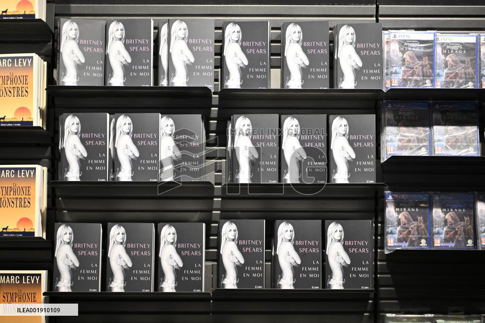 The Woman In Me, The Autobiography Of Britney Spears - Paris