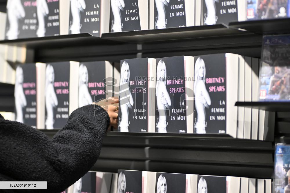 The Woman In Me, The Autobiography Of Britney Spears - Paris
