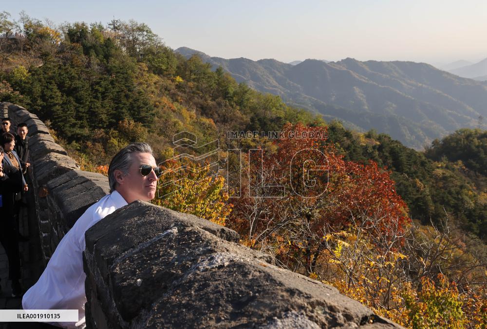 CHINA-BEIJING-CALIFORNIA GOVERNOR-GREAT WALL-VISIT (CN)