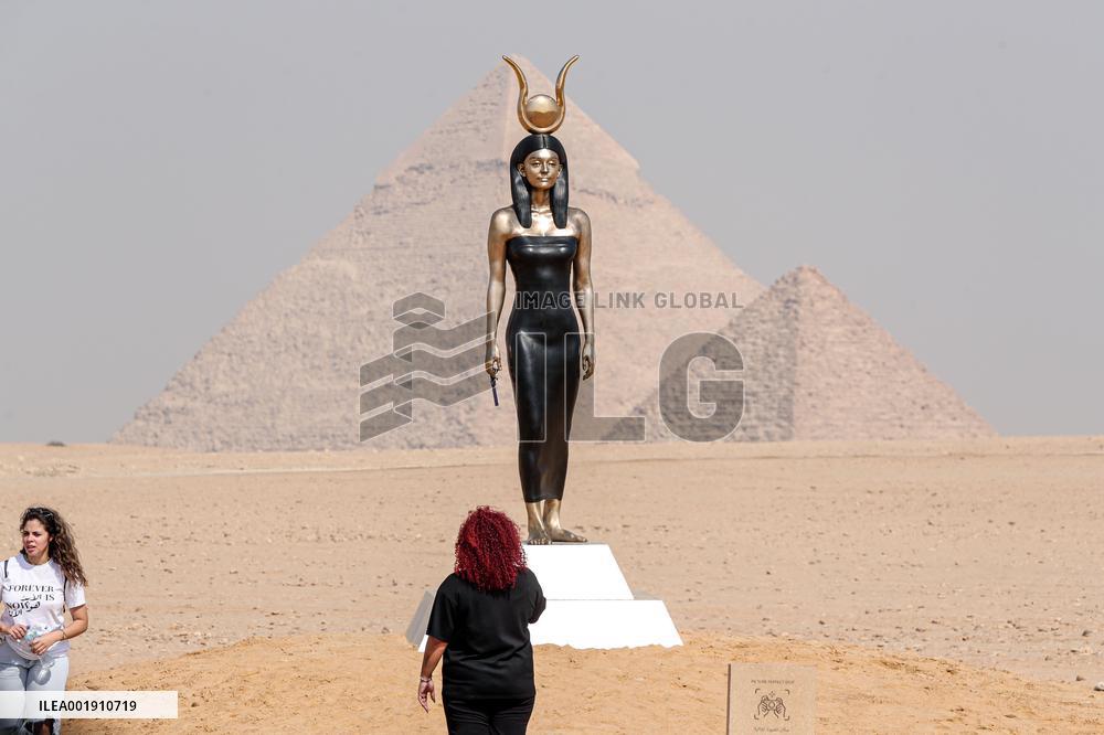 EGYPT-GIZA-PYRAMIDS-ART EXHIBITION