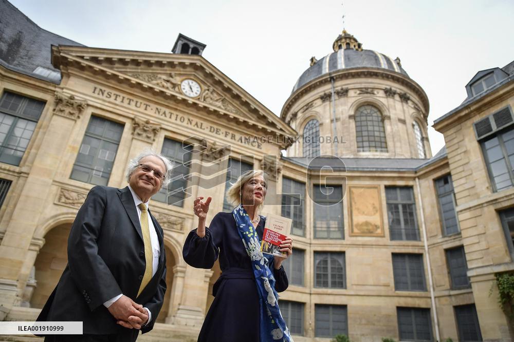 Proclamation Of The Novel Award - Paris