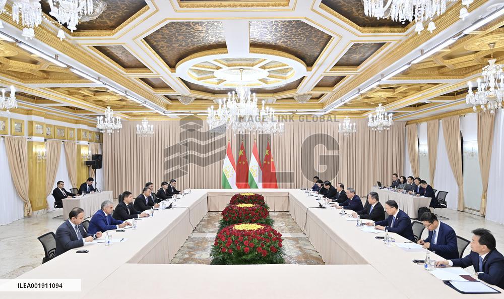 KYRGYZSTAN-BISHKEK-CHINESE PREMIER-LI QIANG-TAJIK PM-MEETING