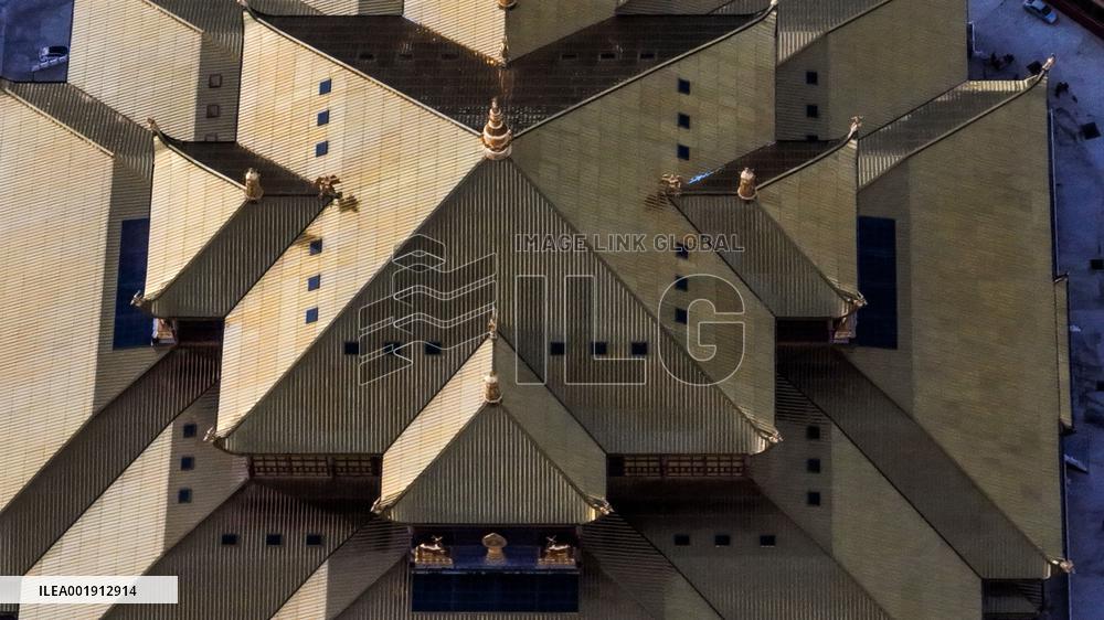 Yaqing Temple At Ganzi