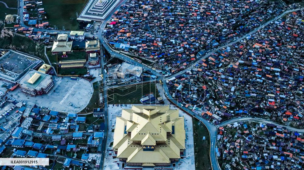 Yaqing Temple At Ganzi