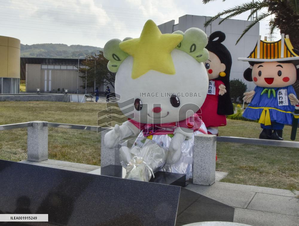 Iwate Pref. city mascot visits quake-hit city in Hyogo Pref.