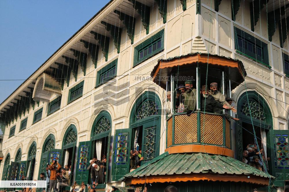 Kashmiri Muslims Pray - India