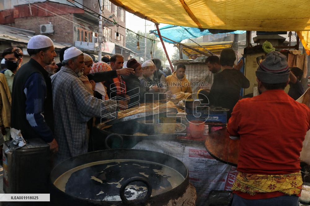 Kashmiri Muslims Pray - India