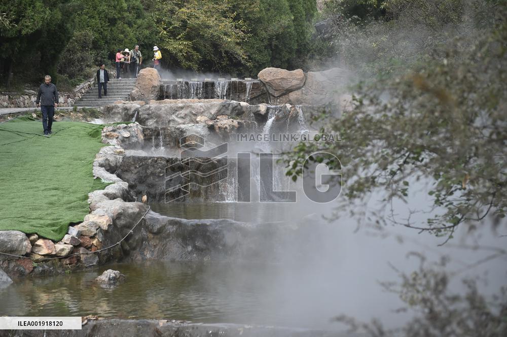 CHINA-HENAN-YUZHOU-FOREST PARK-AUTUMN (CN)