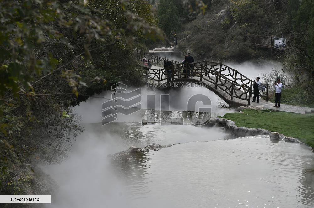 CHINA-HENAN-YUZHOU-FOREST PARK-AUTUMN (CN)