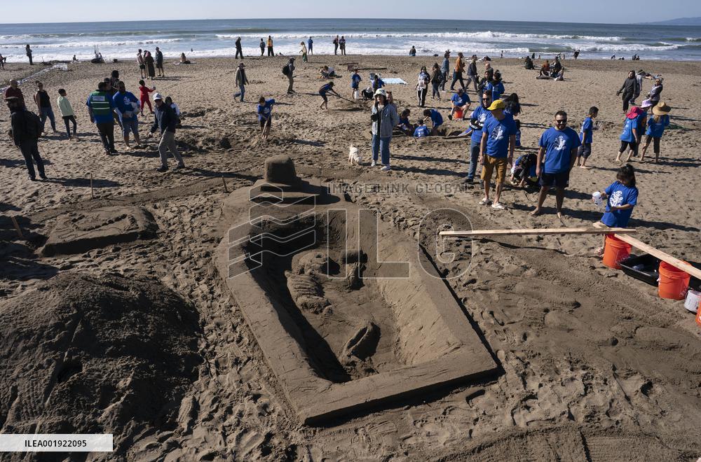 U.S.-SAN FRANCISCO-SANDCASTLE-COMPETITION