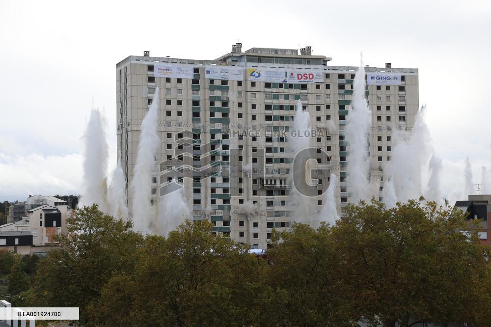 The Emblematic T17 Tour Of Orleans Has Been Demolished