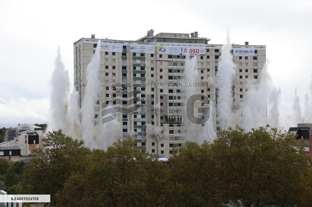 The Emblematic T17 Tour Of Orleans Has Been Demolished