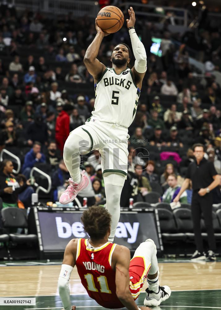 (SP)U.S.-MILWAUKEE-BASKETBALL-NBA-HAWKS VS BUCKS