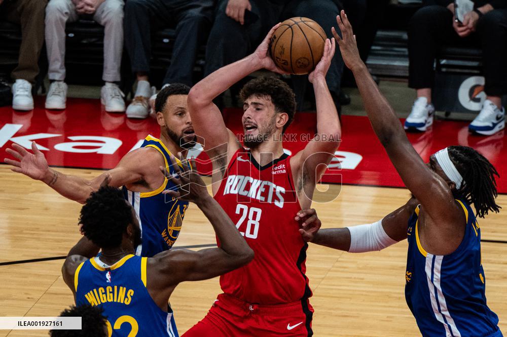 (SP)U.S.-HUSTON-BASKETBALL-NBA-ROCKETS VS WARRIORS