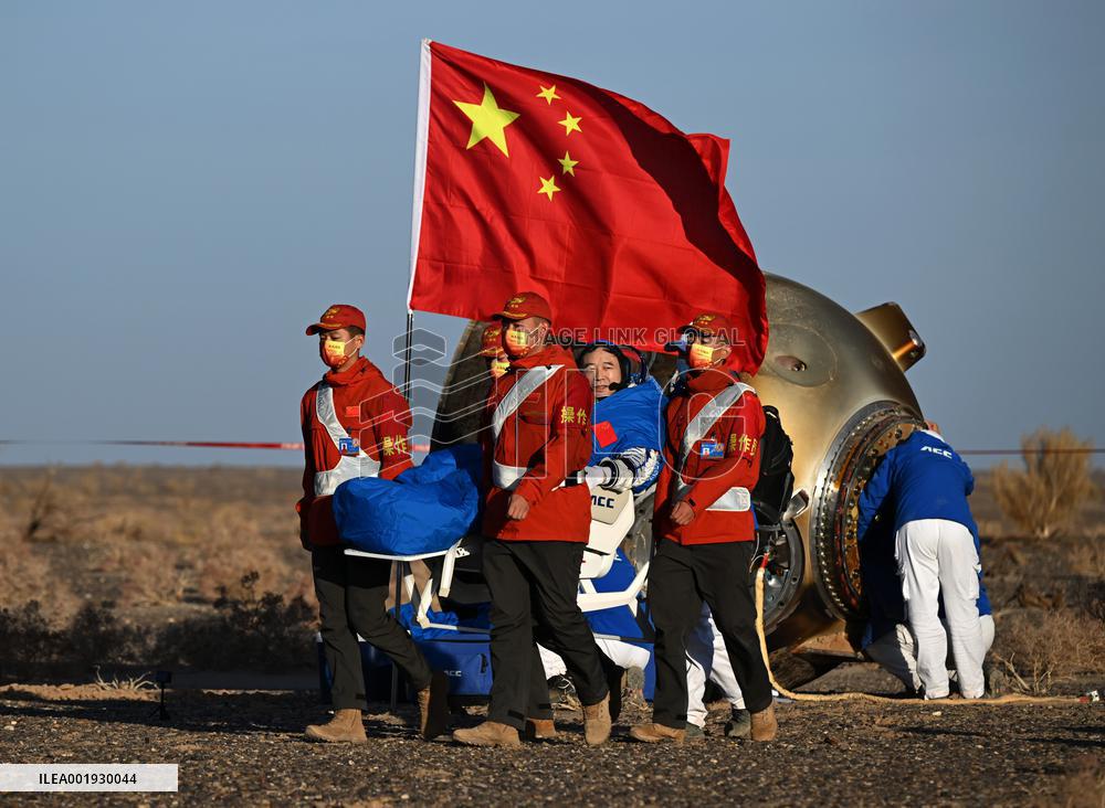 (EyesonSci) CHINA-SHENZHOU-16-RETURN (CN)