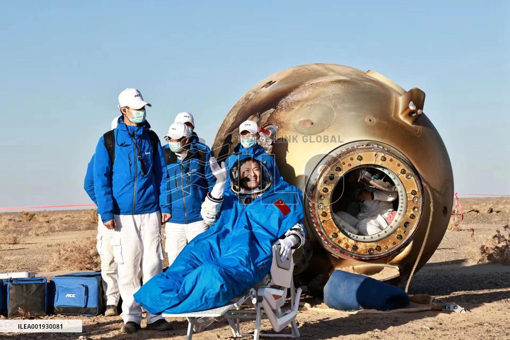 (EyesonSci) CHINA-SHENZHOU-16-RETURN (CN)