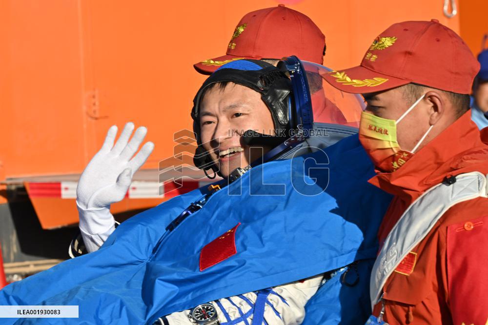 (EyesonSci) CHINA-SHENZHOU-16-RETURN (CN)