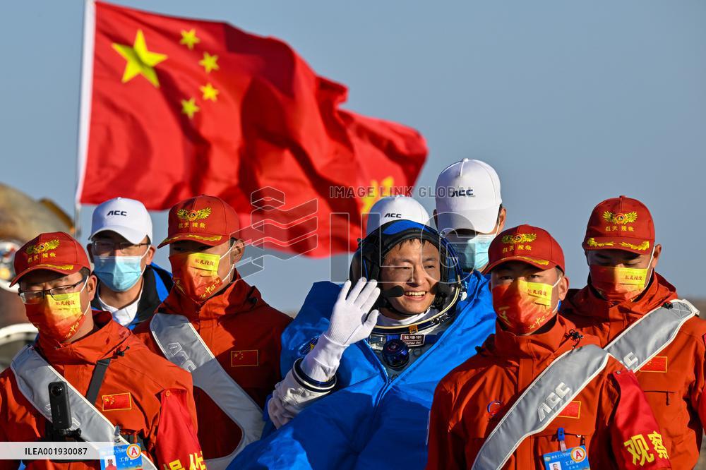 (EyesonSci) CHINA-SHENZHOU-16-RETURN (CN)