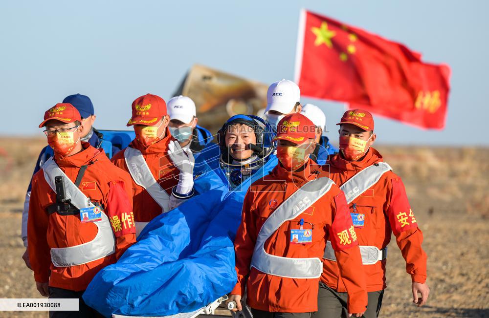 (EyesonSci) CHINA-SHENZHOU-16-RETURN (CN)
