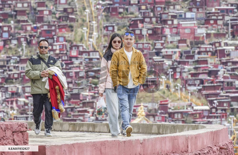 Seta Wuming Buddhist Institute in Ganzi