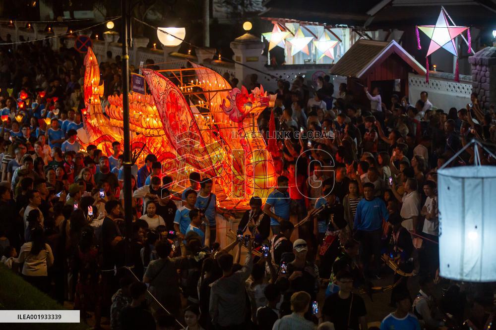 LAOS-LUANG PRABANG-LIGHT-BOAT-FESTIVAL