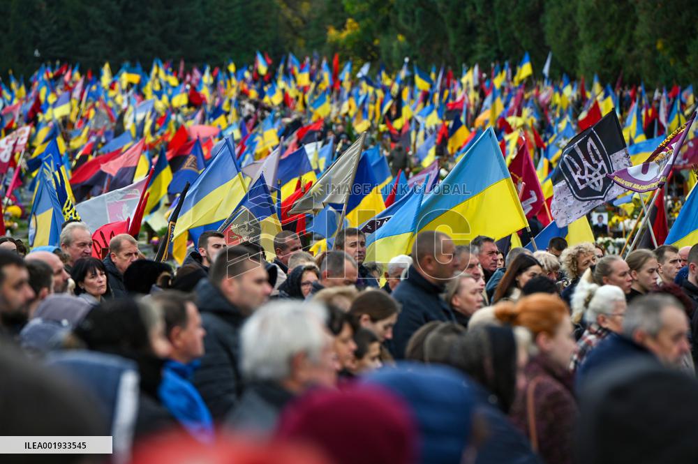 Prayer for perished Ukrainian military personnel in Lviv