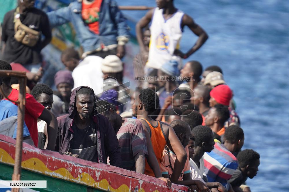 More than 170 migrants arrives at the Port of La Restinga - Spain