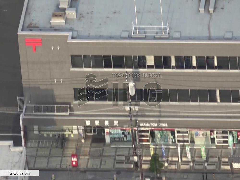 Man arrested after holing up in post office, 2 injured at hospital