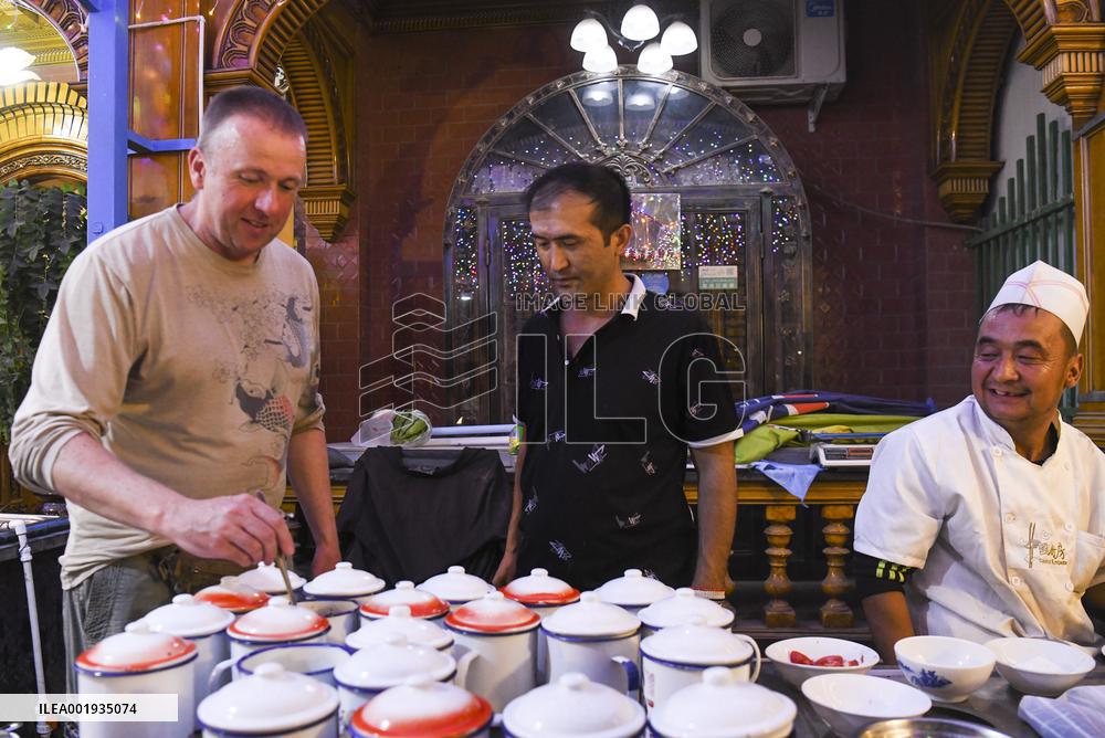 Xinhua Headlines: A vibrant city on ancient Silk Road -- Kashgar in the eyes of foreign tourists