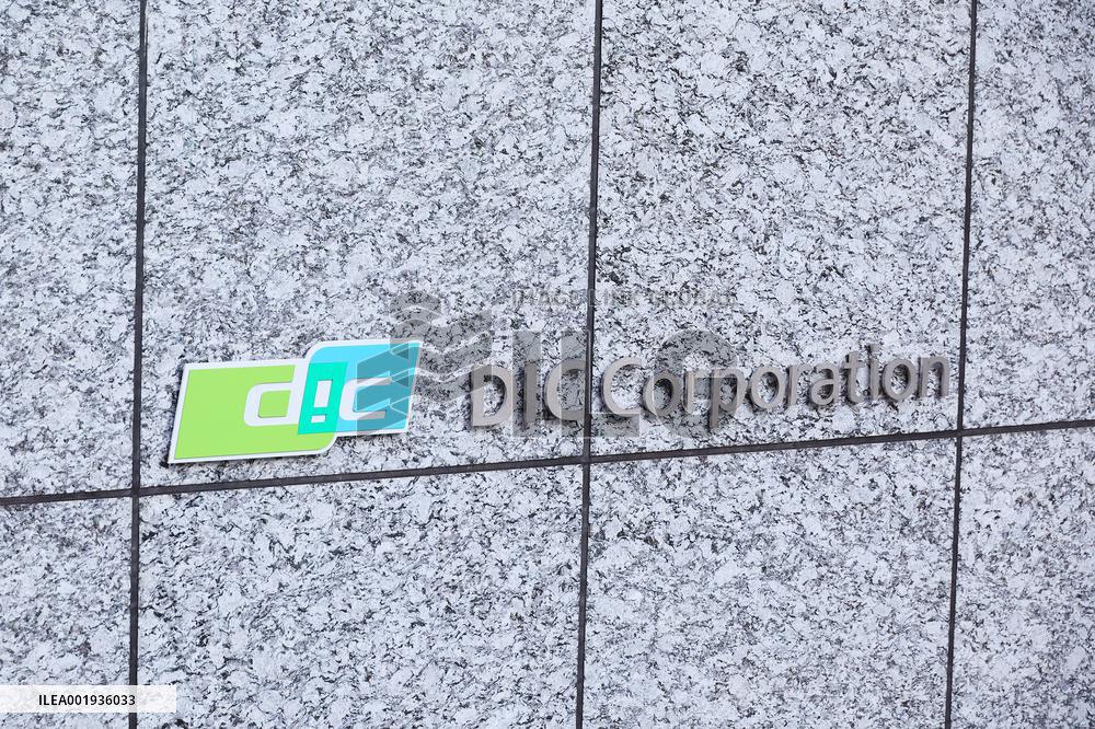 DIC Corporation signage and logos